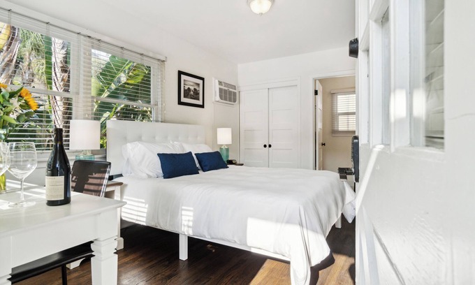 Eastern Malibu Apartment | Malibu, Carbon Beach - Studio Suite Five