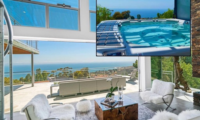 Malibu Villa | Malibu Glass House: Architectural w 180deg Views
