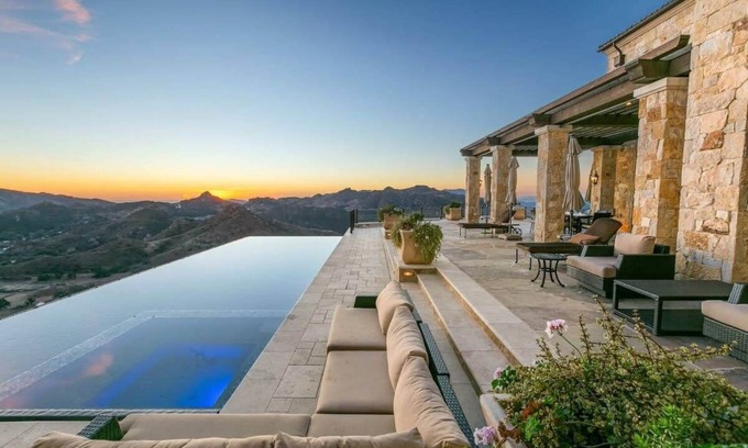 Malibu House | Malibu Rocky Oaks by Stay Awhile Villas