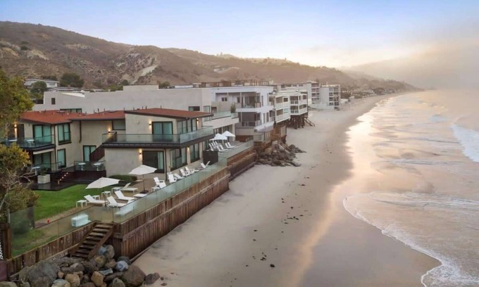Eastern Malibu Apartment | Malibu Sand Suites #13 - Ocean-side Apt. on Carbon