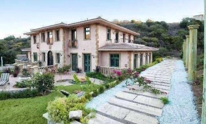 Central Malibu Villa | Malibu Tuscany Paradise w/Pool/Villa Spacious in private gated neighborhoodn