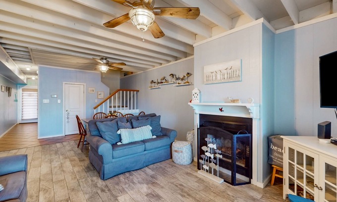 Selbyville House | Mallard lakes home in peaceful community w/shared pool, free WiFi, private W/D