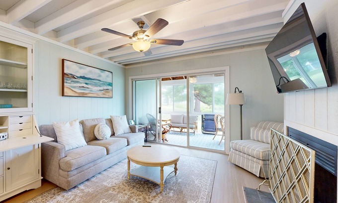 Selbyville House | Mallard Lakes townhouse in peaceful community with pool, hot tub, fishing pier