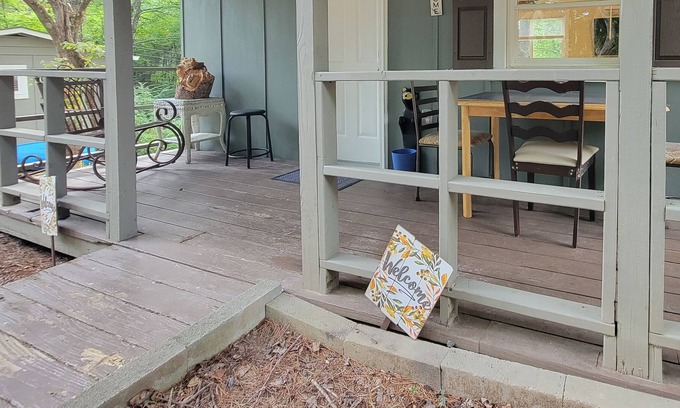 Qualla Cabin | *Mama Bear* Bear-A-Dice CABINS Hot tub firepit BBQ hiking trails near Cassino