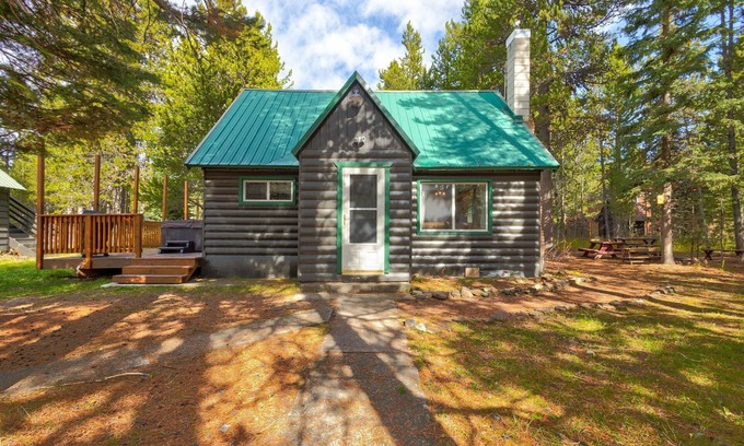 Island Park Cabin | Mama Bear's Kozy Kabin Nestled in Beautiful Island Park, Idaho