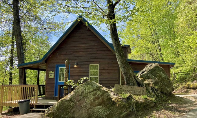 Stanton Cabin | Mammoth Arch Cabin, Hot Tub | RRG