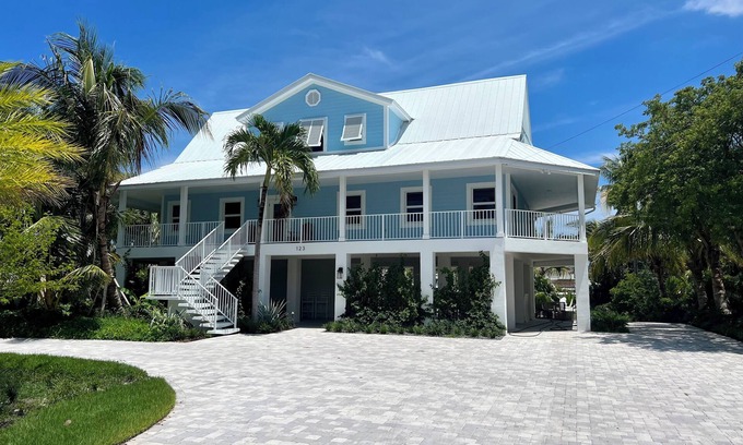 Marathon House | Manatee Manor your tropical getaway in the heart of the Florida Keys!