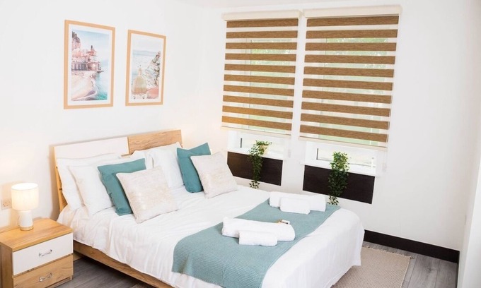 Old Trafford Apartment | Manchester 3 Bed apartment By Bevolve - Free parking