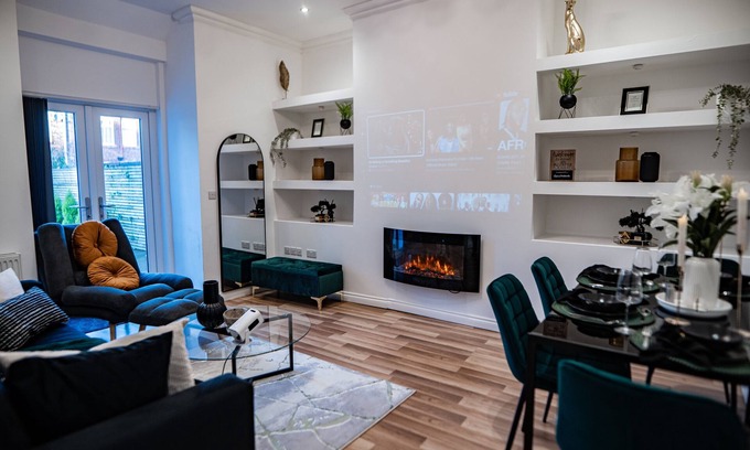 Middleton House | Manchester - 4 Beds - Sleeps 7 - Street Parking