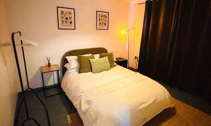 Salford House | Manchester City Centre - Hot Tub