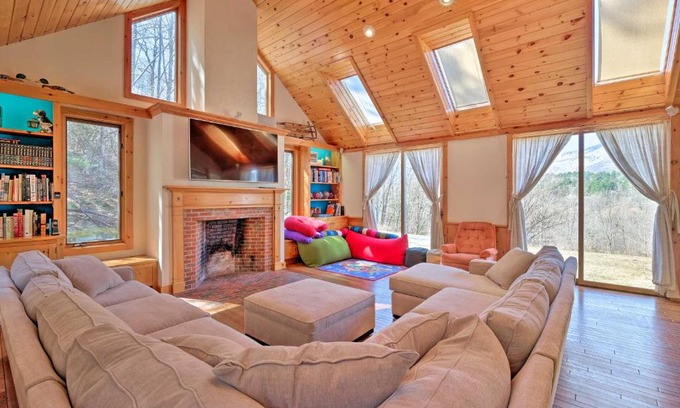 Manchester Center House | Manchester Home on 40 Acres with Game Room and Deck!