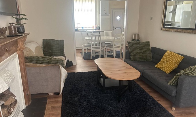 Offerton House | Manchester, Levenshulme, Entire house, Sleeps 7Max