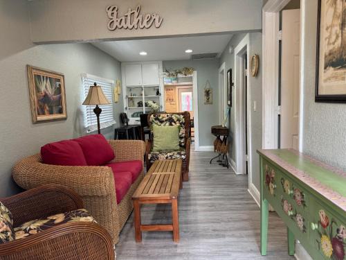 Lake Worth House | Mango Beach 3 Bedroom House Fenced Backyard Patio Grill Firepit Centrally Located