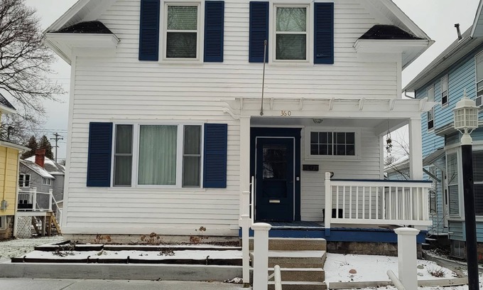 Manistee House | Manistee House-Great Location, close to downtown and the beach