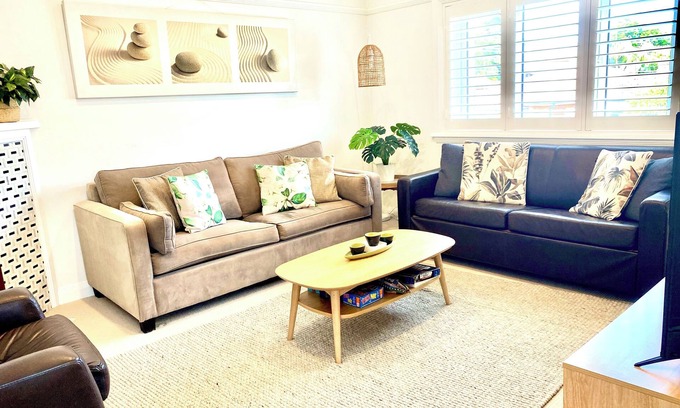 Manly Apartment | Manly Beach Retreat-4 min stroll to beach, cafes plus rare free onsite parking!