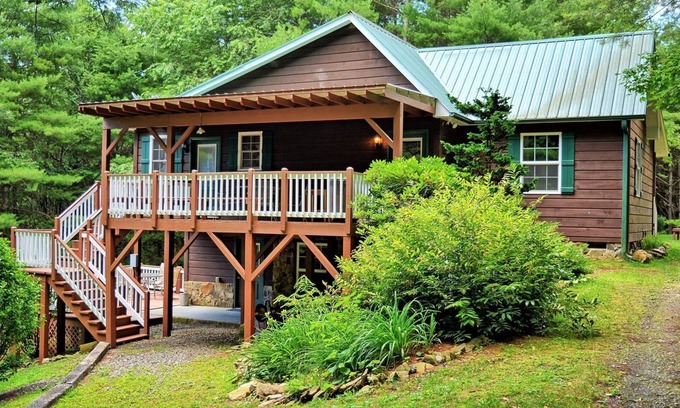 Fleetwood Cabin | Manna Cabin-Open for Bookings! Private, Hot Tub, WIFI, Game Room