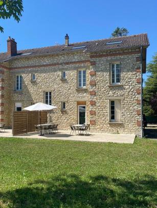Chartres House | Manoir en Pierre Chartres