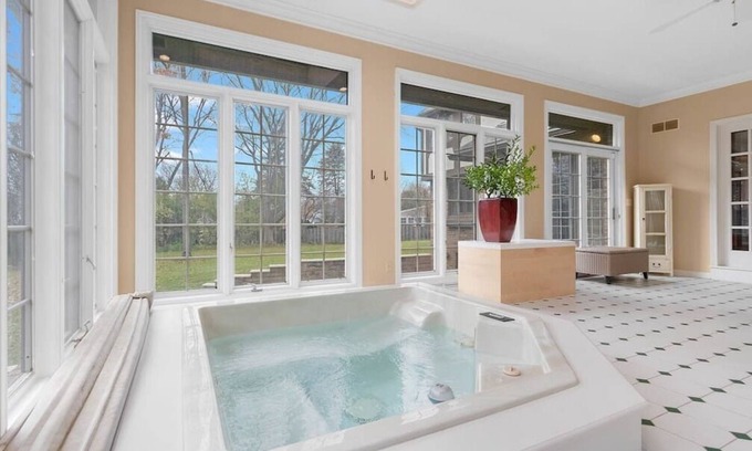 Allouez House | Manor on Terraview/Hot Tub/7br/7,200sqft