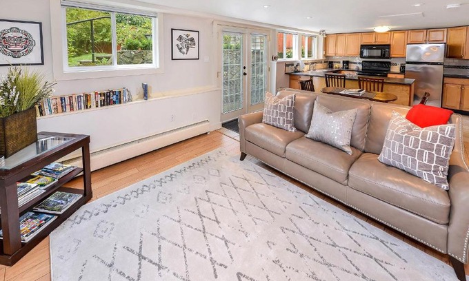 Rockland Apartment | Manor Suite Off Rockland