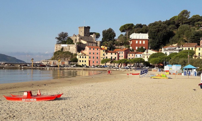 San Terenzo Apartment | Mansard studio: Sea-5 Terre-trekking-excursions.