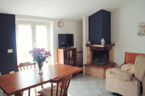 Montefranco Apartment | Mansarda con camino