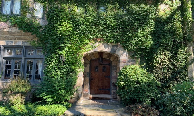 Fall River Villa | Mansion at the Highlands