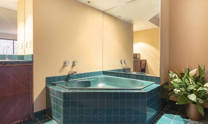Springfield Hotel | Mansion View Inn and Suite