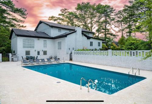 Church Street House | Mansion With Private Pool Basketball & Tennis courts
