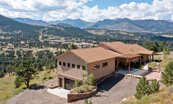 Windcliff Estates House | Mapes Vacation Rental Home at Windcliff by RedAwning