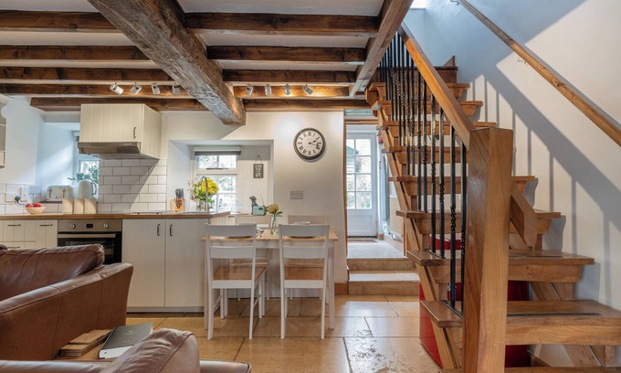 Chipping Norton House | Maple Cottage - Beautiful 2BD Retreat