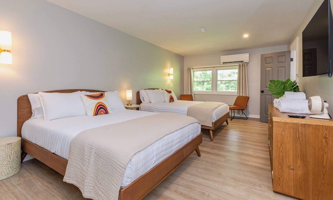 Maggie Valley Apartment | Maple Deluxe Double Queen Suite at The Dogwood