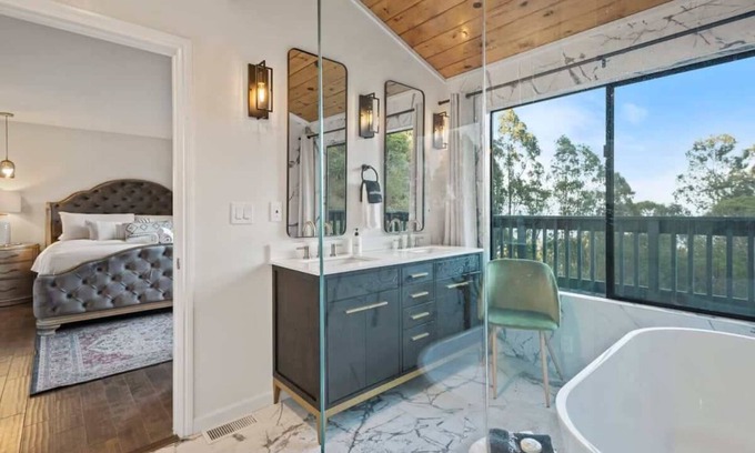 Brisbane House | @ Marbella Lane - 3BR Penthouse Suite |SF|Parking