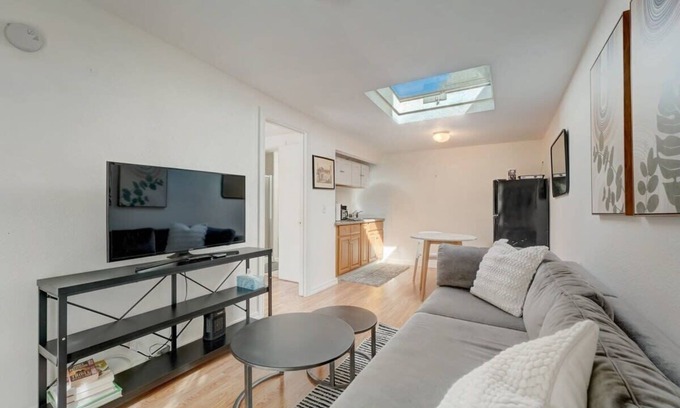 Downtown North House | @ Marbella Lane -Cozy 1BR Studio in Palo Alto DWTN