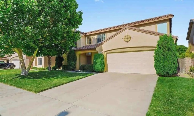 Eastvale House | @ Marbella Lane – Lit & Laid Back Eastvale Home