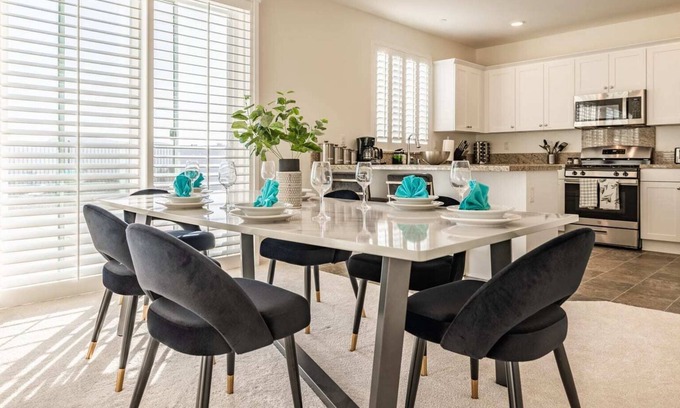 Jurupa Valley House | @ Marbella Lane - Peaceful 4BR Home