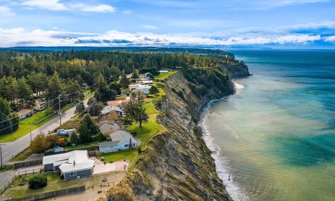 Oak Harbor House | @ Marbella Lane - Seas the Bay sanctuary