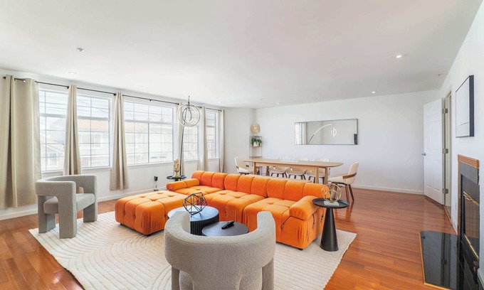 Daly City House | @ Marbella Lane - Vibrant 5BR Home in Daly City