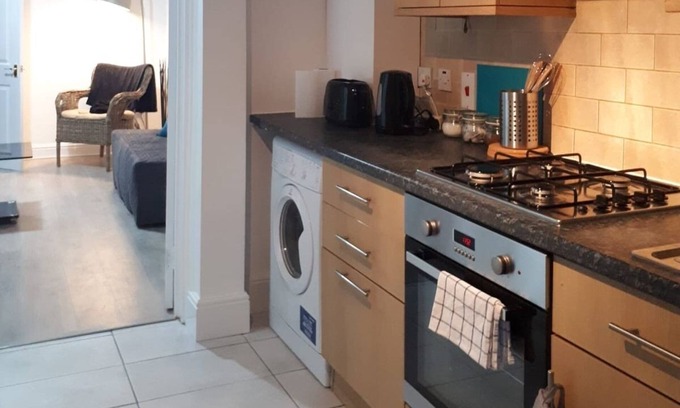 Tooting House | Marble Apartments Broadway Two