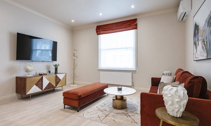 City of Westminster Apartment | Marble Arch Suite 1-Hosted by Sweetstay