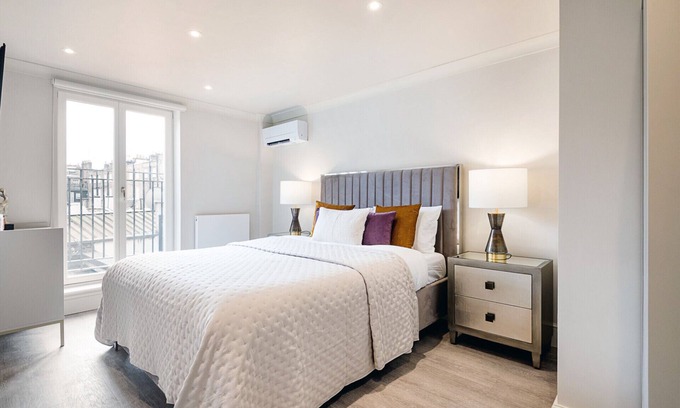 City of Westminster Apartment | Marble Arch Suite 5-Hosted by Sweetstay
