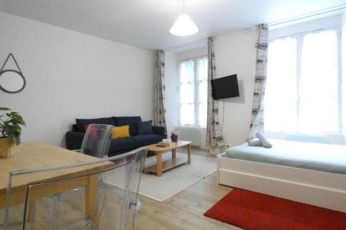 Richebourg - Saint-Clement Apartment | Marechal Joffre Central near train station