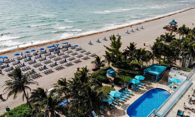 Sunny Isles Beach Hotel | Marenas Ocean View Apartment
