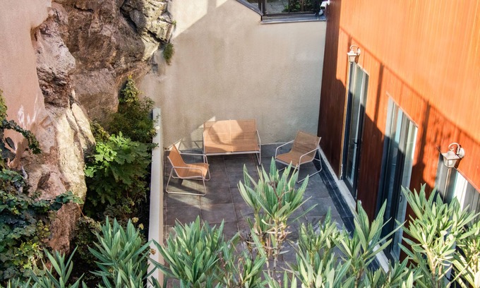 Sololaki Hotel | Margot Sololaki