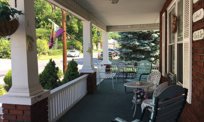 Berkeley Springs Bed & Breakfast | Maria's Garden and Inn