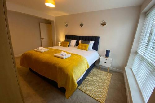 Bedford Apartment | Marie’s Serviced Apartment E, 2bedroom City Stay with River View