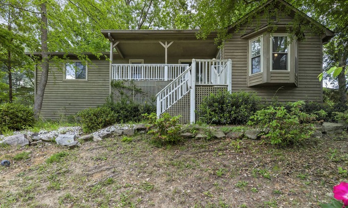 Marietta House | Marietta Hilltop Harmony: Close to Atlanta's Magic