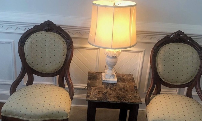Binghamton House | Marigold Cozy retreat. 5mins walk to UHS and shops. 2 mins to Zoo and Ross park.
