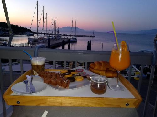 Melissopetra Hotel | marilena