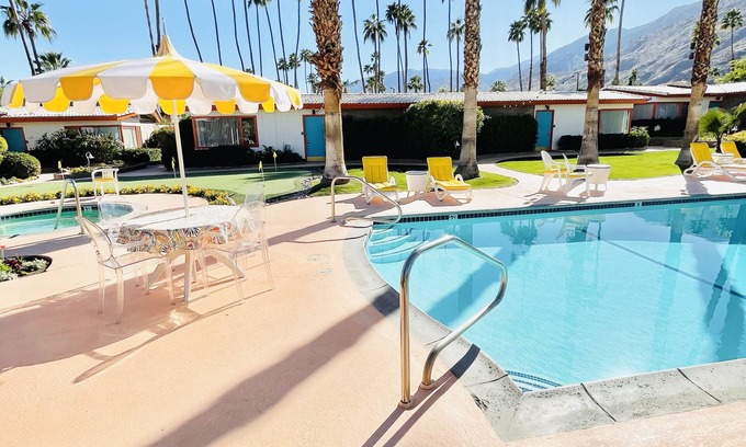 Tahquitz River Estates House | Marilyn meets Frank Midcentury Modern Palm Springs Center Deluxe Bungalow Pool !