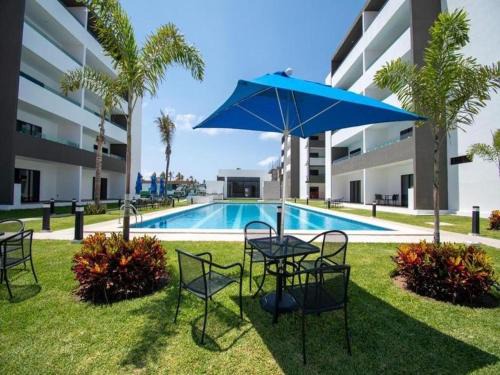 Villa Marina Apartment | Marina Cerritos: Rooftop Pools Near Beach